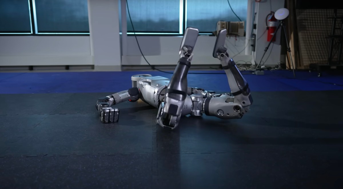 Los robots humanoides están aprendiendo a caer con gracia